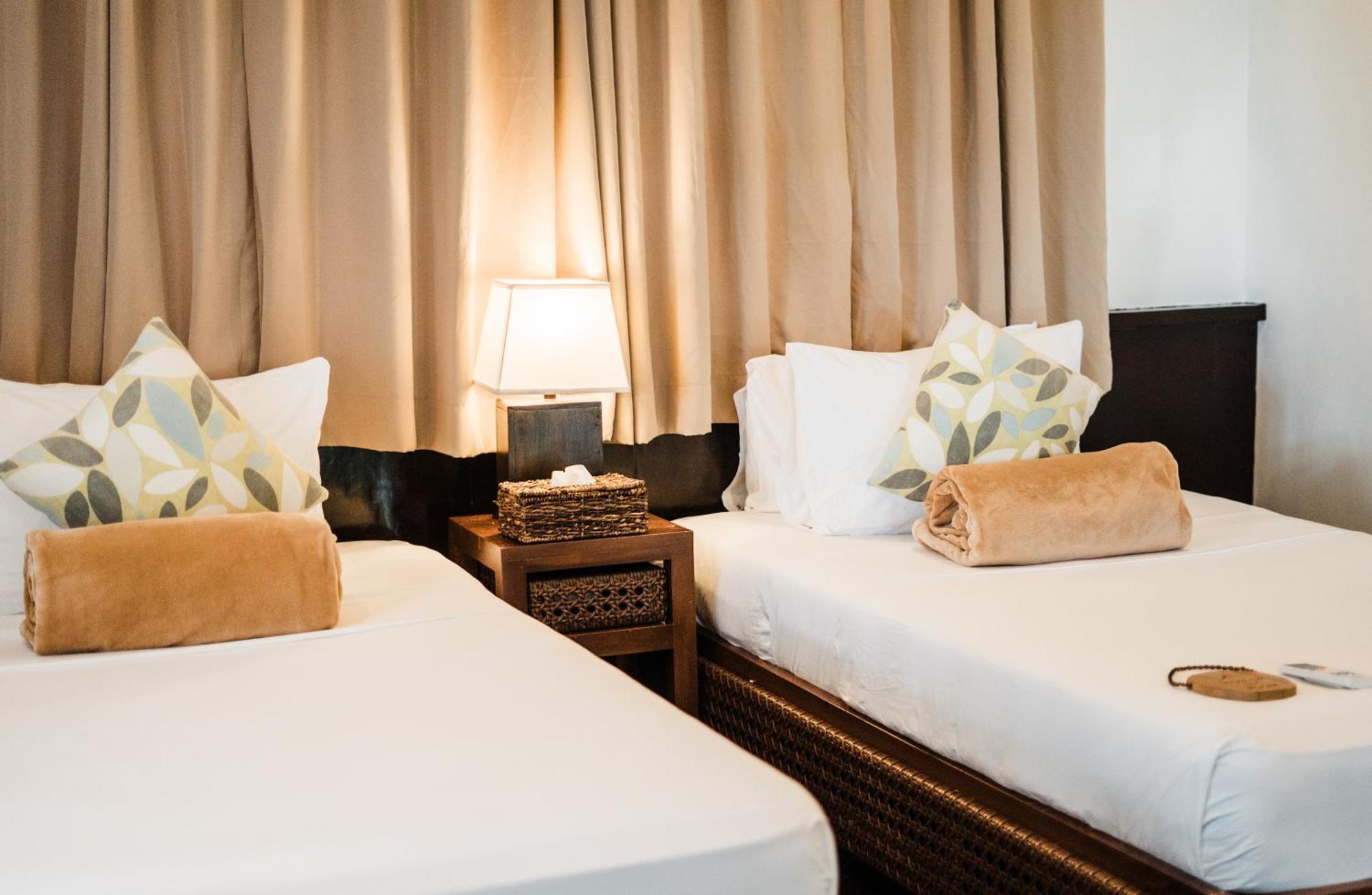 Balay Kogon Hotel Carles Bagian luar foto