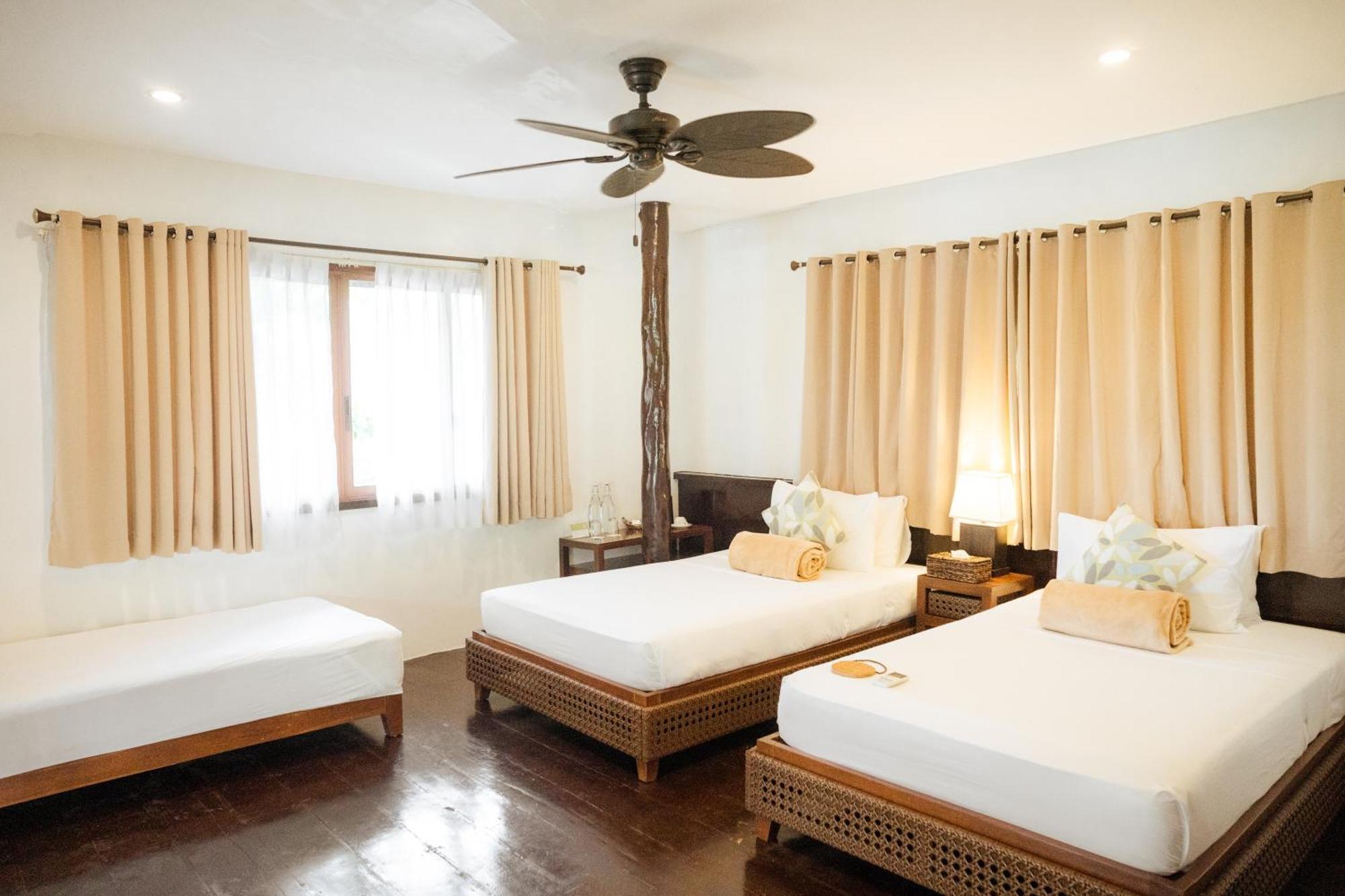 Balay Kogon Hotel Carles Bagian luar foto